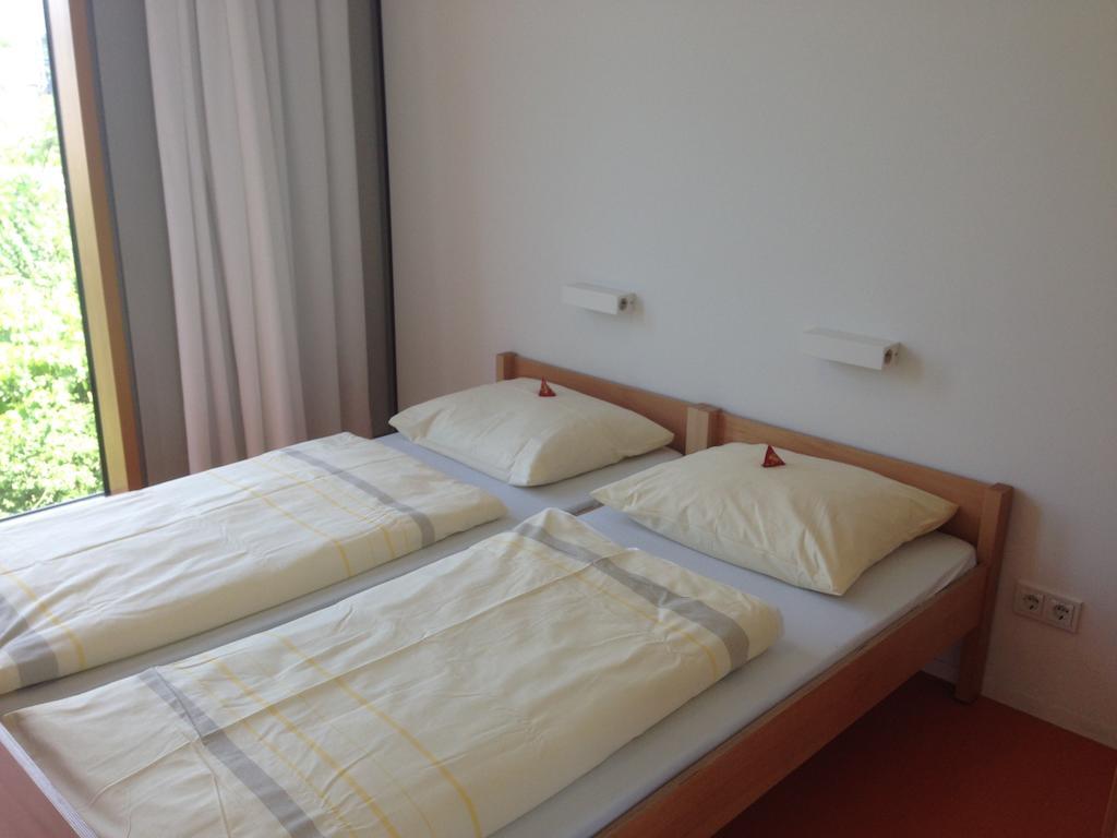 Jugendherberge Stuttgart Neckarpark Δωμάτιο φωτογραφία